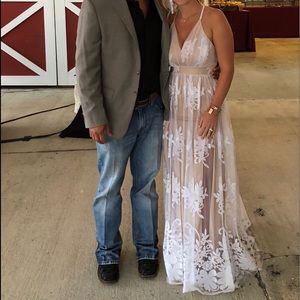 Luxxel Maxi Dress White Floral Size Small